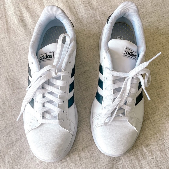 Adidas - Picture 2 of 4